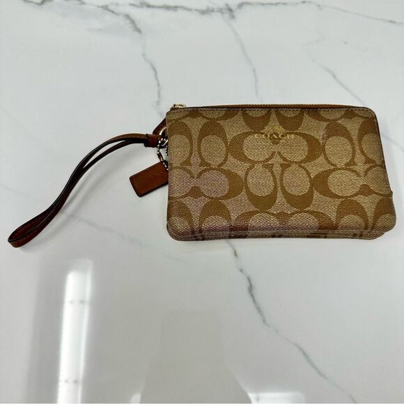 Coach Handbags - Coach Wristlet